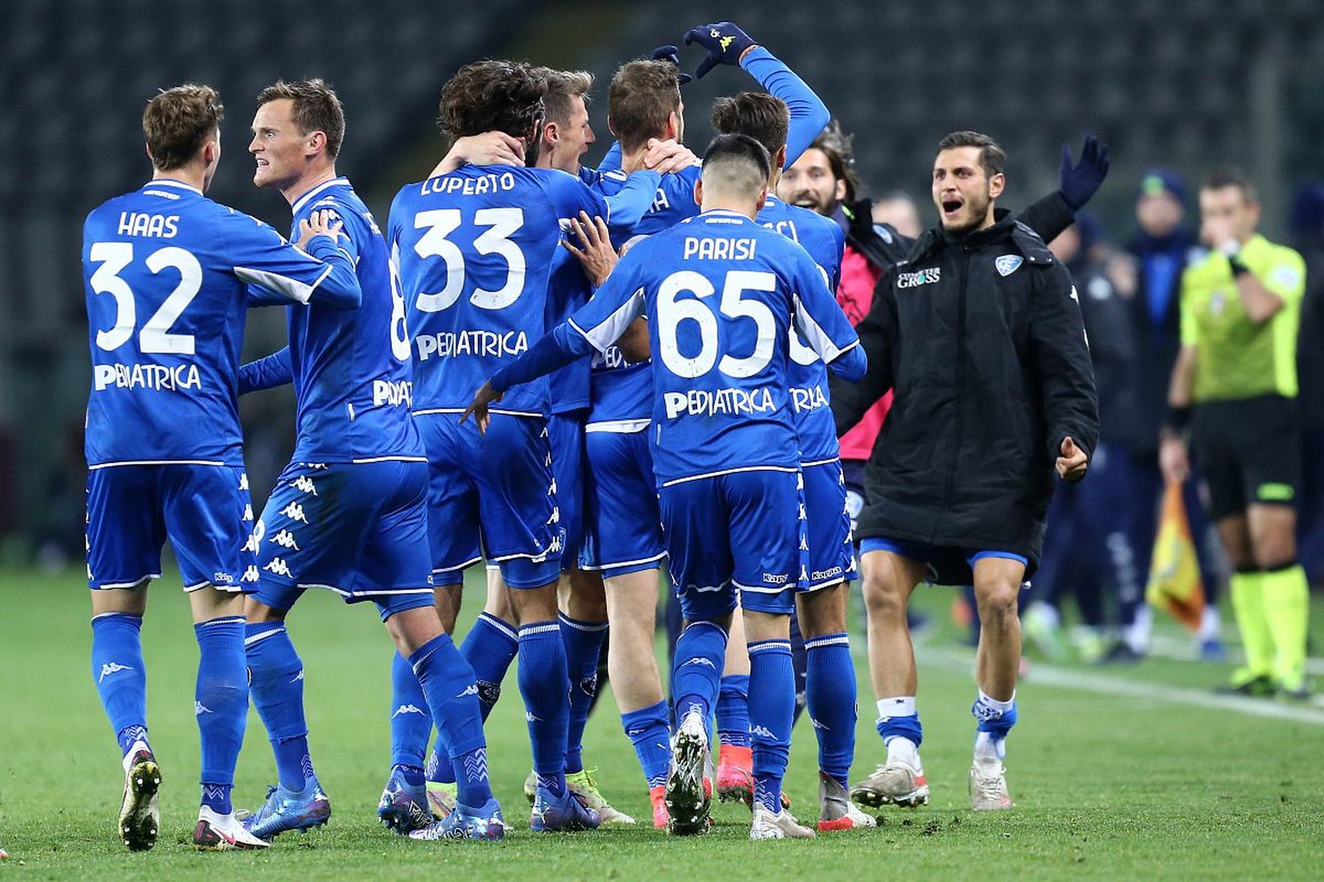 篮球比赛留 篮球比赛留